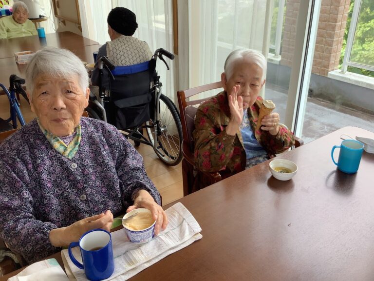 Read more about the article アイスを食べて暑さを解消🍦